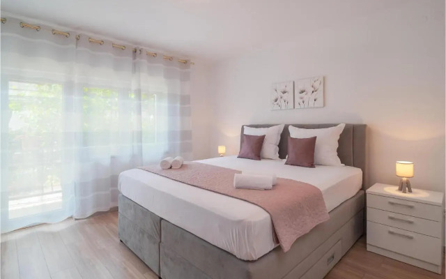 Three-Bedroom Apartment in Dugi Rat