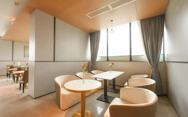 ECHIC Mercure (Guangzhou Baoneng Performing Arts Center Luogang Wanda Plaza)