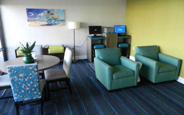 Tropical Winds Oceanfront Hotel