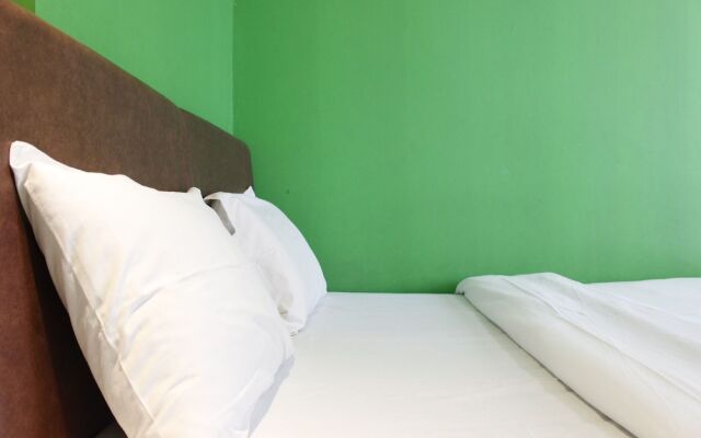 Compact Studio Room The Jarrdin Cihampelas Apartment