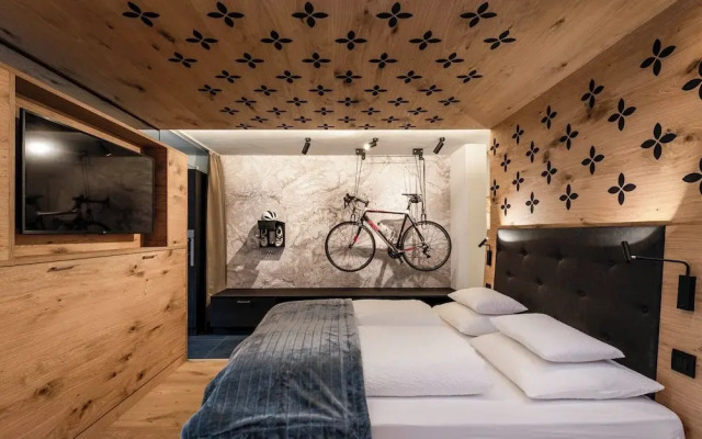 Aois 4 Elements suits