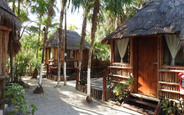 Maya Cabanas & Cenote Tulum