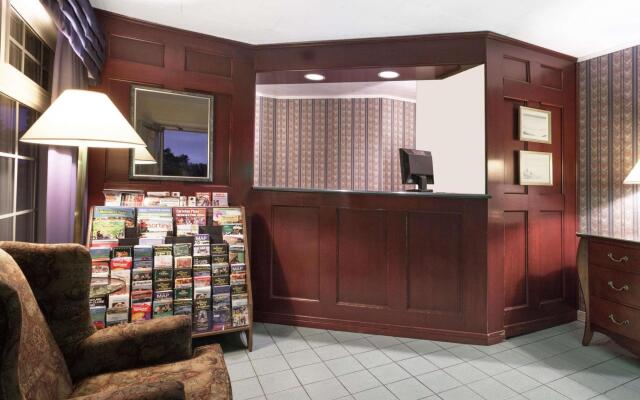 Knights Inn - Kingston ON