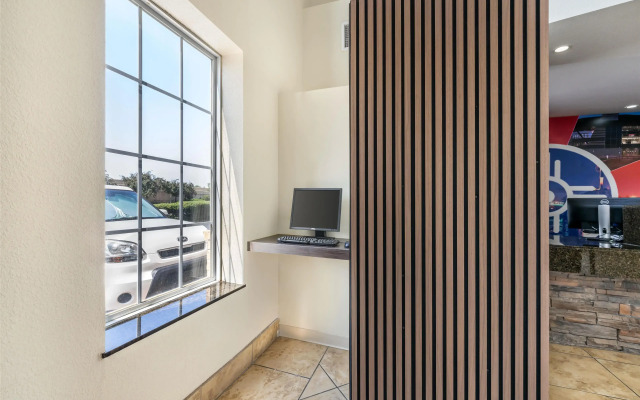 Best Western Plus Eastgate Inn & Suites