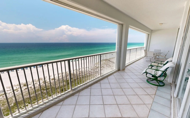 Oceania 807 3 Bedroom Condo by RedAwning
