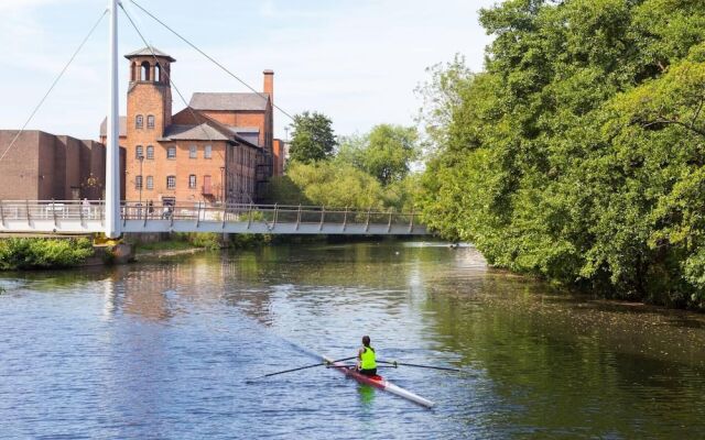 Impeccable 2-bed Apartment in Derby, England