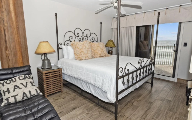 Inlet Reef 402 2 Bedroom Condo by RedAwning