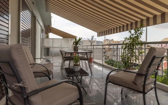 Artistic apt in Gazi with terrace by GHH