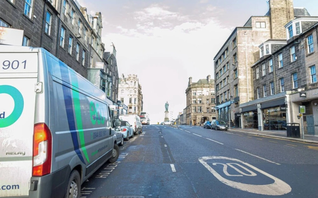 Peaceful City Retreat in Edinburgh's Heart