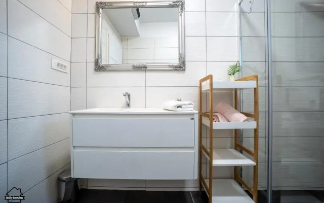 House Diana - heated swimming pool and jacuzzi