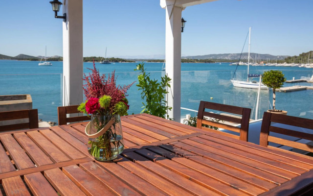 Luxury LeNi Guest House