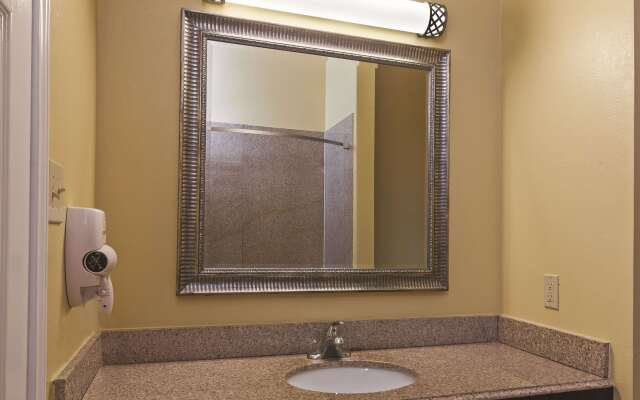 La Quinta Inn & Suites by Wyndham Angleton