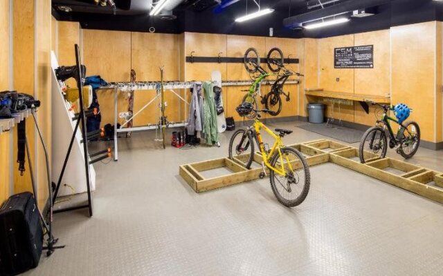 HI Whistler - Hostel