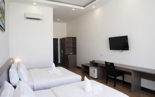 Apple Hotel Three