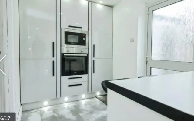 2 Bed Terrace House With Modern Touch