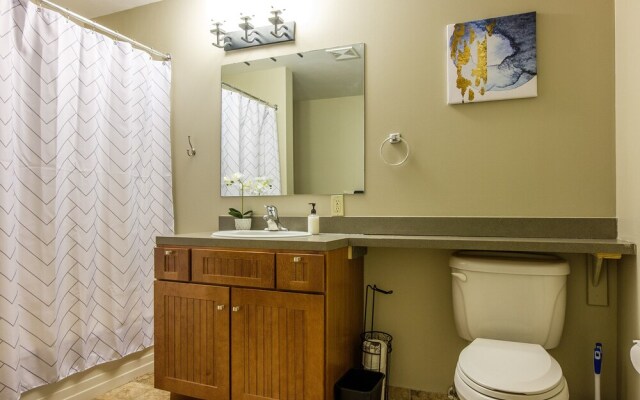 FRONTDESK 2015 East 4th Street Apts Downtown Cleveland