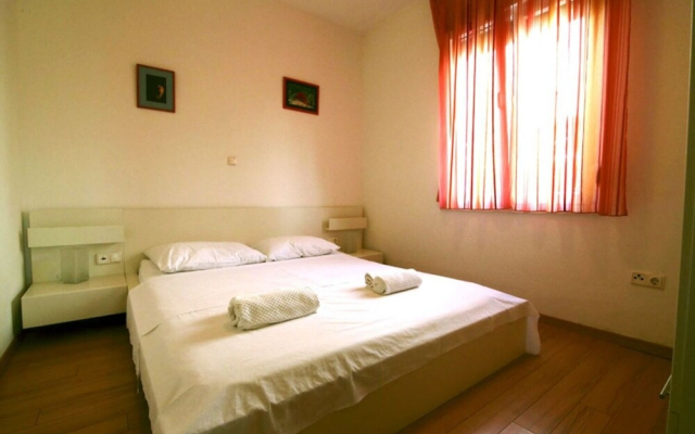 Eddie - Great Location & Comfor - A4