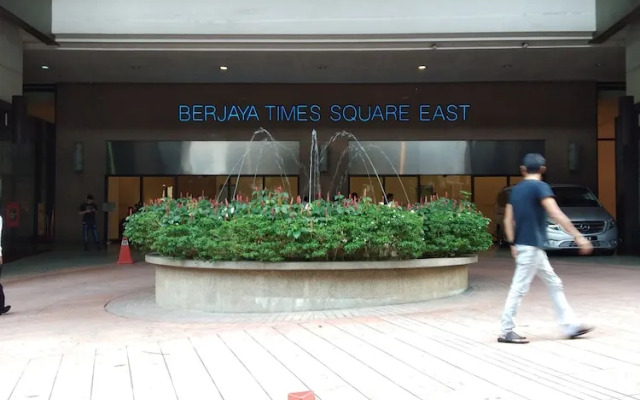 SM service suite Times Square