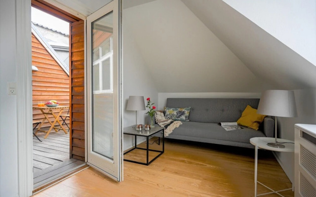 Sanders Merchant - Dreamy 3-bdr Apt w Terrace