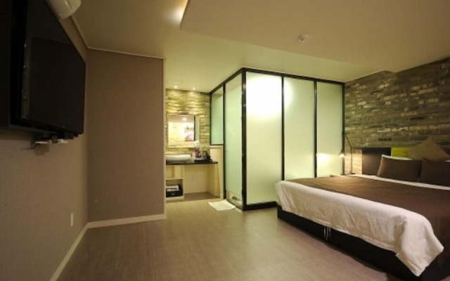 Hotel 385