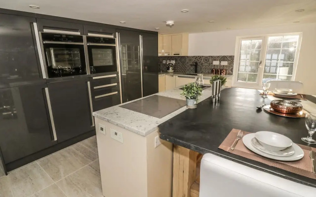 Lower Tundridge Cottage