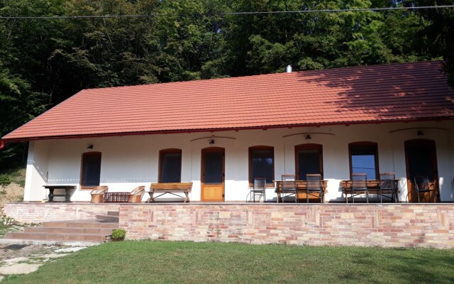 Vörös-Cser Vendégház