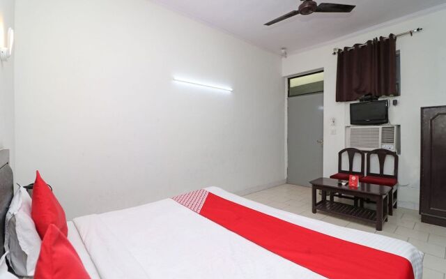OYO 36085 Hotel Apollo Agra