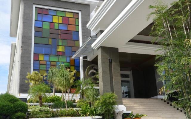 Hotel Gran Surya
