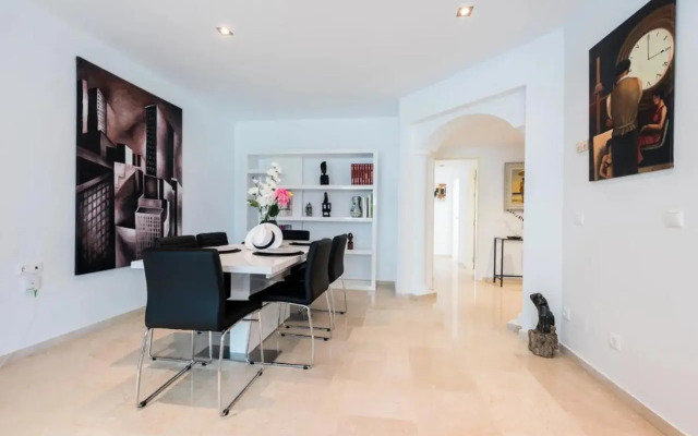 Charming 2 Bedroom Trocadero Arena area