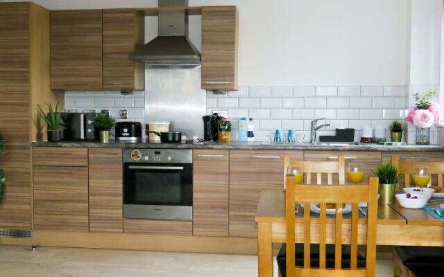 Tudors eSuites Two Bedroom & Balcony