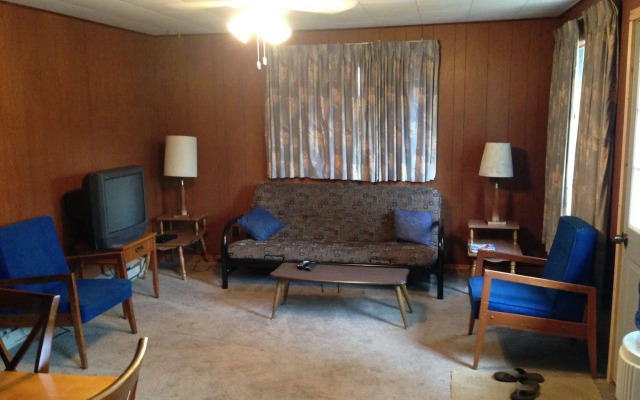 Dogtooth Lake Resort