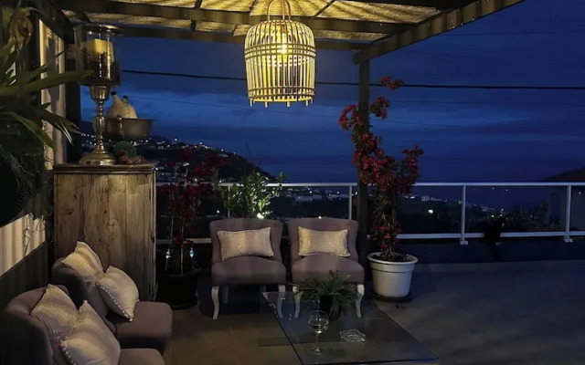 Miguel's Seaview Corner