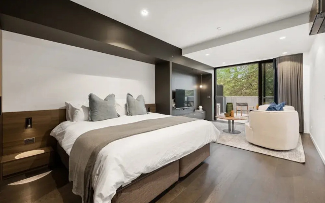 Braddon Studio With Parking & BBQ