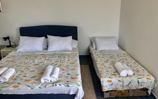 Pool Apartment Mes 4