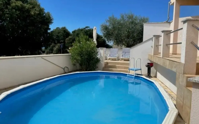 Appealing Apartment With Garden