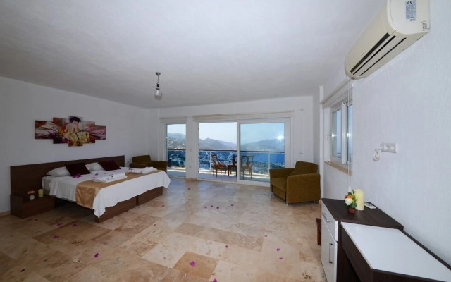 Villa Alfa by Akdenizvillam