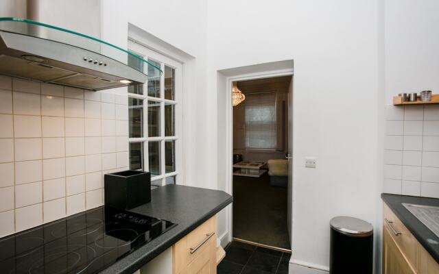 2 Bedroom Flat Accommodates 6 in Canonbury