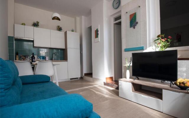 IBIS Your Cosy Oasis With Private Parking and Patio