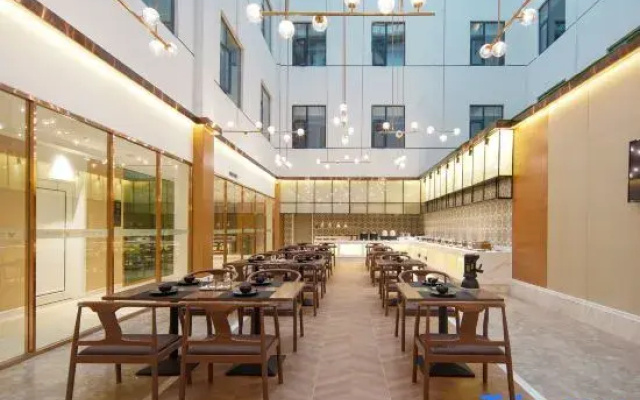 Vienna International Hotel (Gongga Airport, Lhasa)