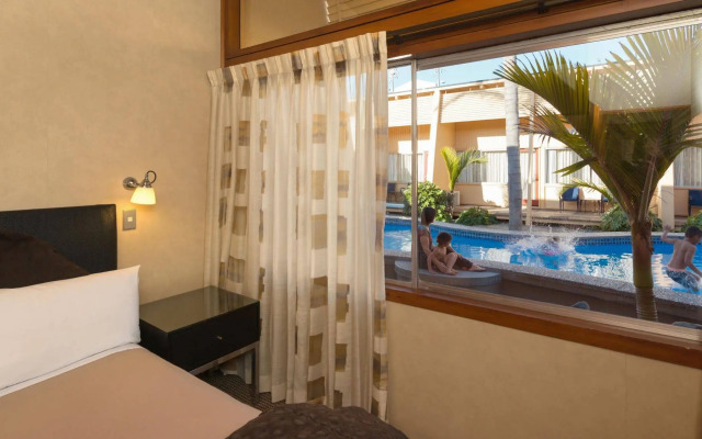 Oasis Beach Motel