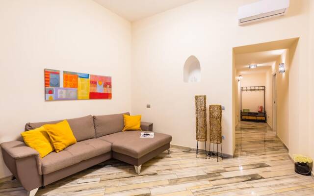 Design Flat in the City Center by Wonderful Italy
