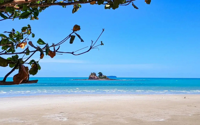 Escape Condominiums Beachfront Suites - Mae Phim