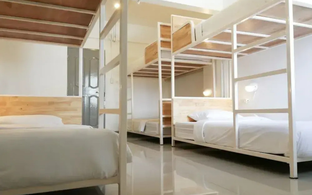 Loyy Hotel - Hostel