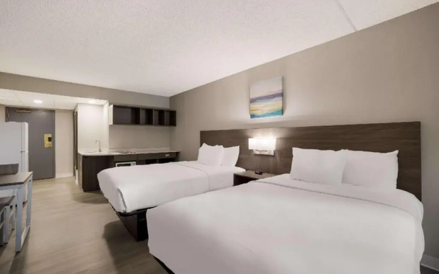 Suburban Studios Milwaukee Airport