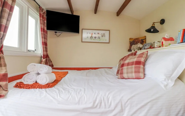 The Journeyman Luxury Shepherds Hut
