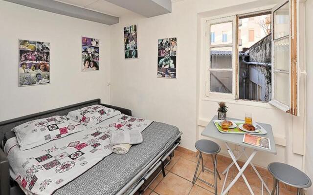 Studio 500 metres from the BEACH