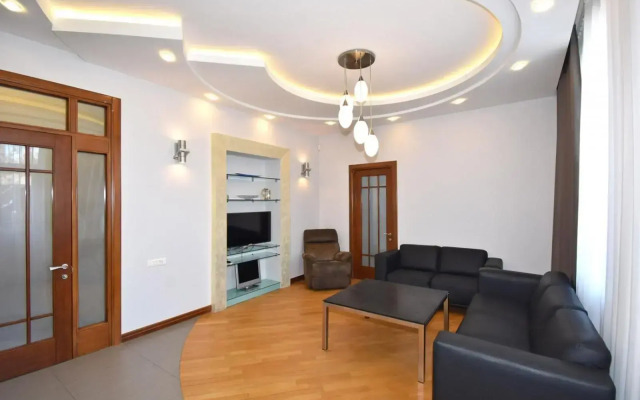 Прекрасная 4-ех комнатная квартира в самом центре