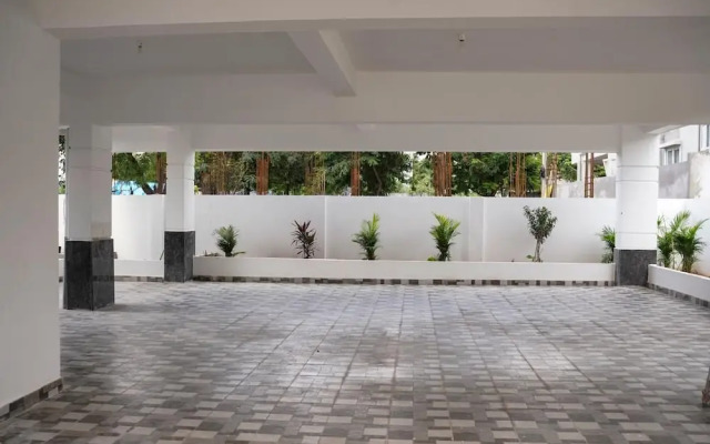 Manish Suites & Service Apartments