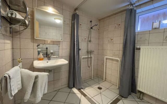 Résidence jaune et rose 36845