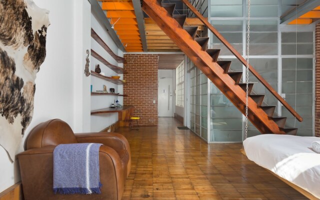 Wellington 7B - Adults Only